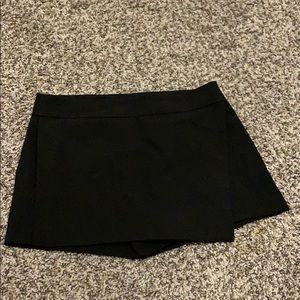 Black skort